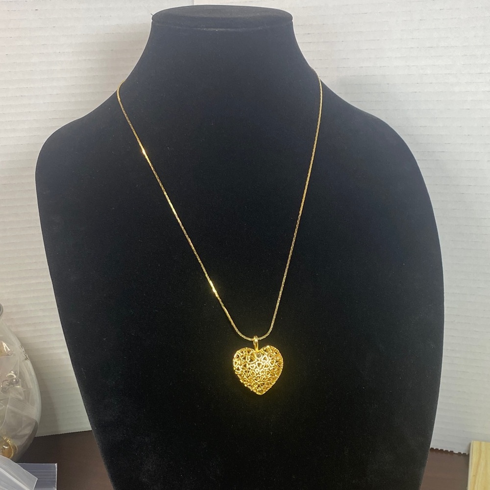 Elegant Vintage LD Puffy Mini Hearts Gold Pendant Necklace